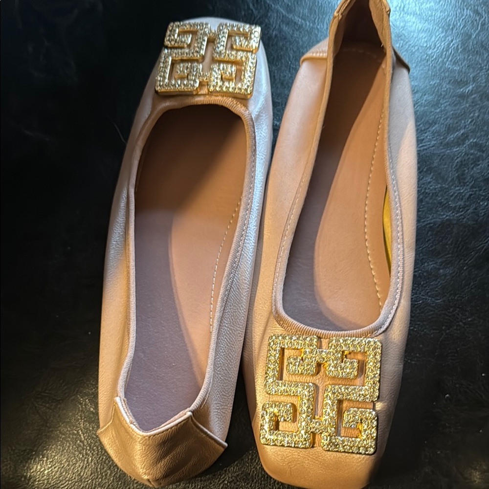 Elegant Beige Flats with Gold Accent